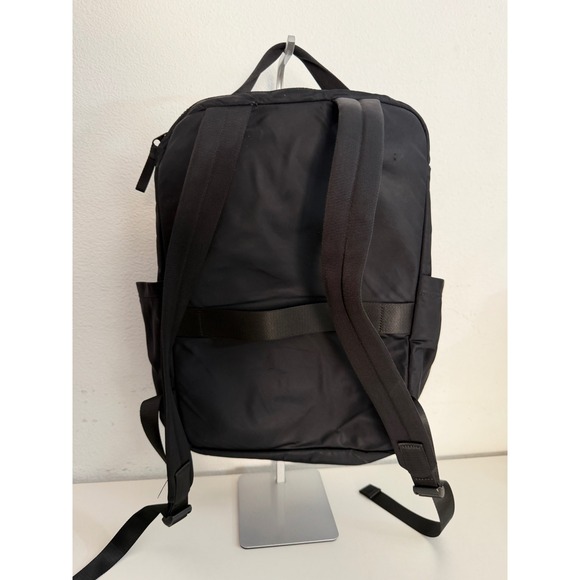 light gray north face backpack Amazon.com | The North Face Women's Borealis Commuter Laptop Backpack, TNF  White Metallic Mlange/Mid Grey, One Size